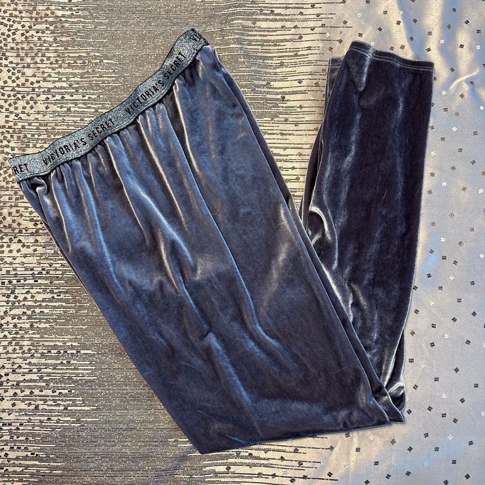 Victoria’s Secret Velvet Loungers M